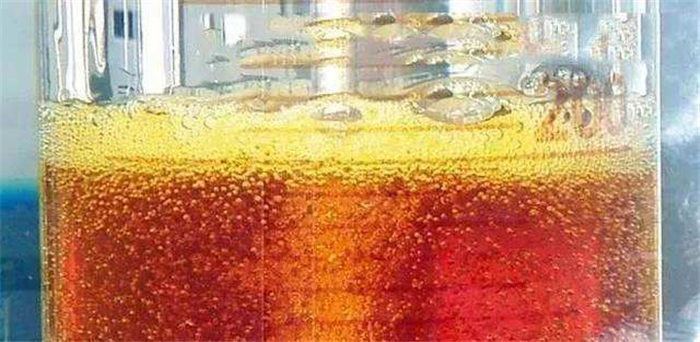 （图：起泡的润滑油）